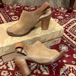 Soft Brand,Light gold/cognac stack heels